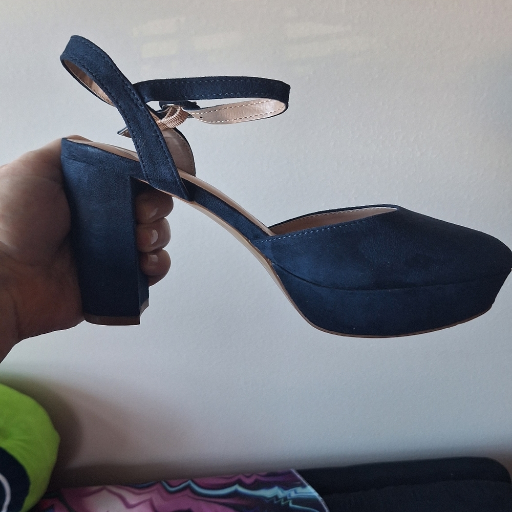 Blue Pumps - Picture 3 of 7